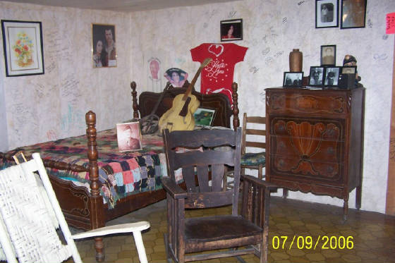 bedroom2693_0001.jpg